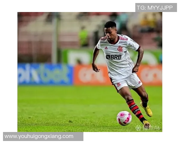 足球明星在街头捡垃圾传递环保理念引发全民关注与行动